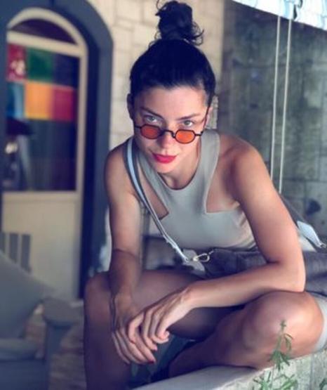 Merve Boluğurdan bikinili tekne pozu