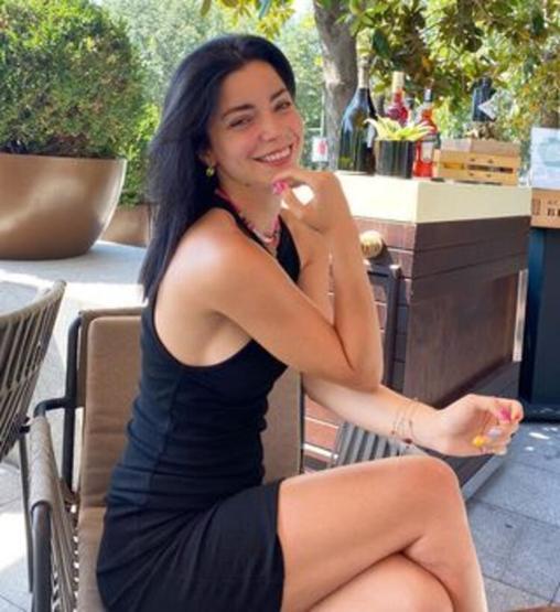 Merve Boluğurdan bikinili tekne pozu