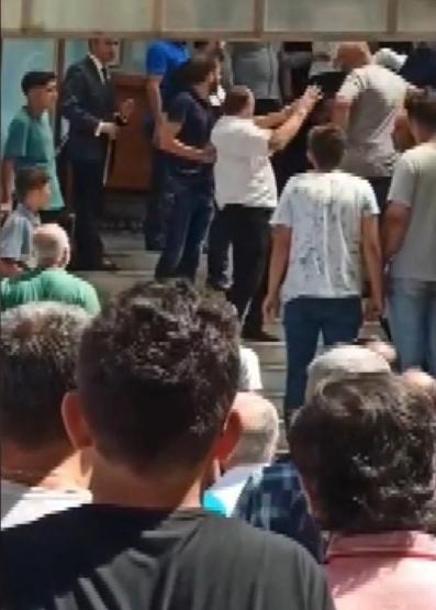 İmamoğluna protesto gerginliği