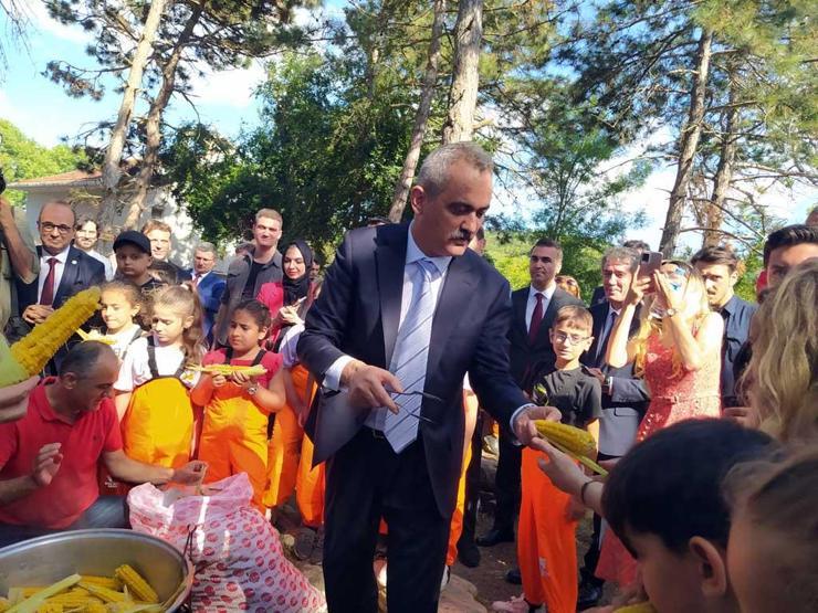 Bakan Özer: Türkiye için çok kritik bir proje