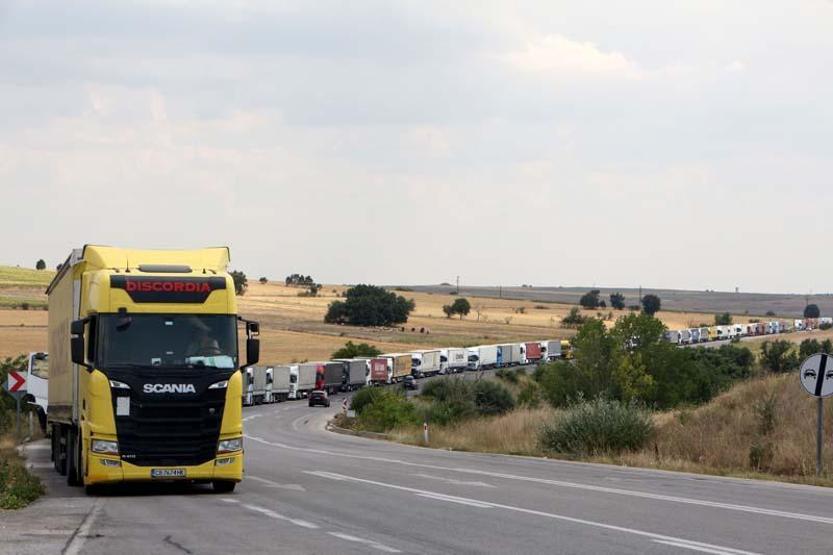 Hamzabeylide 20 kilometrelik TIR kuyruğu