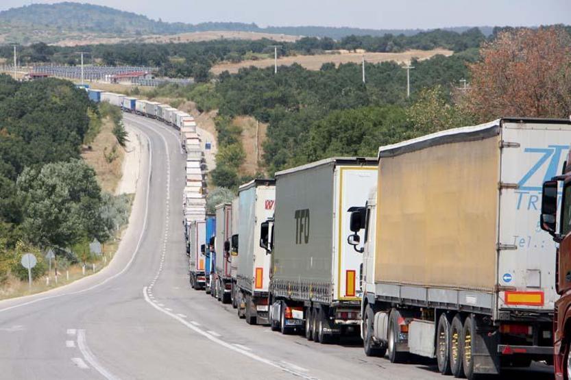 Hamzabeylide 20 kilometrelik TIR kuyruğu