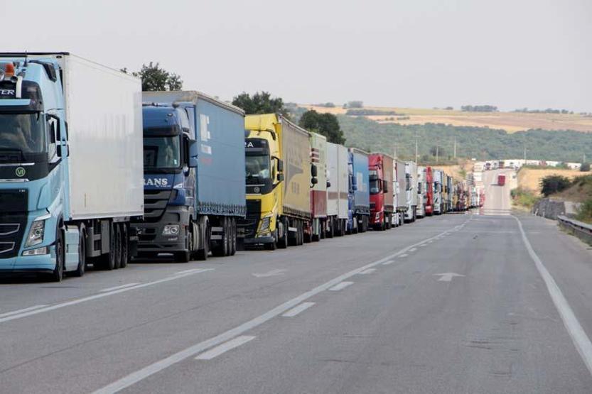 Hamzabeylide 20 kilometrelik TIR kuyruğu