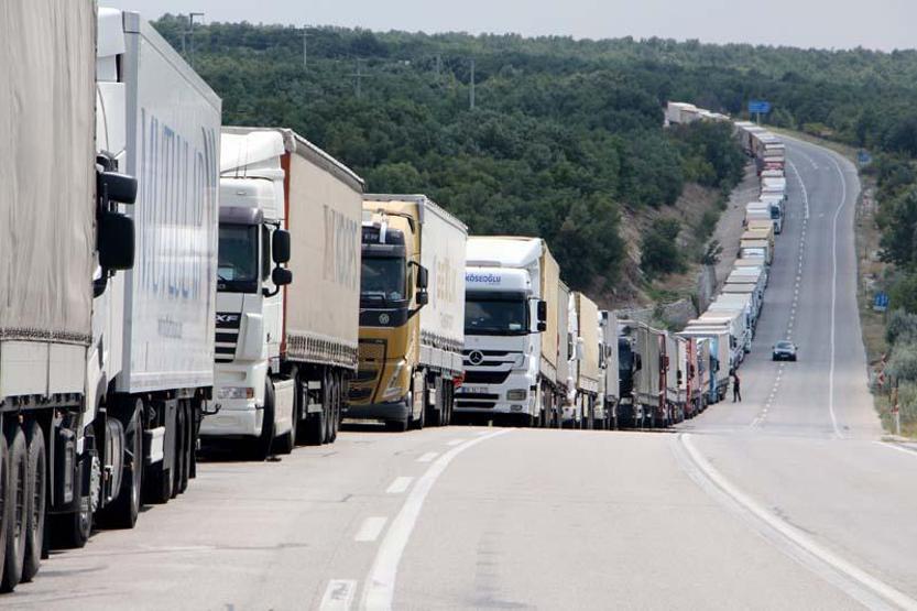 Hamzabeylide 20 kilometrelik TIR kuyruğu