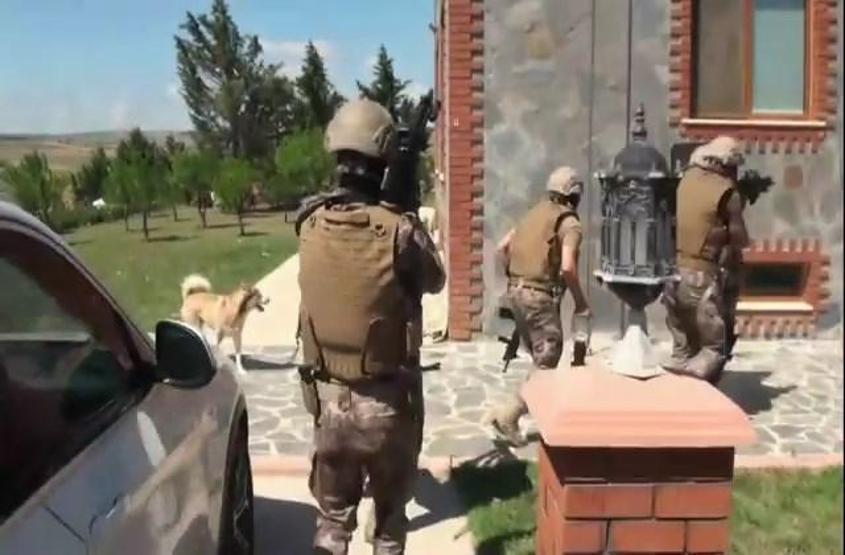 İstanbulda hareketli dakikalar Çiftlik evine büyük baskın