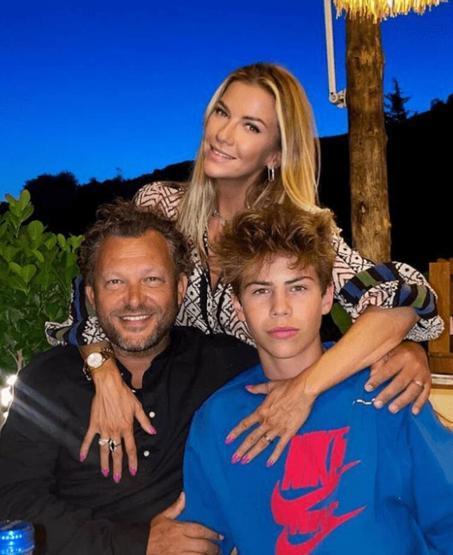 Ivana Sert pozlarıyla dikkat topladı