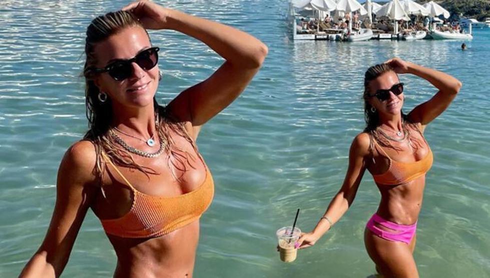 Ivana Sert pozlarıyla dikkat topladı
