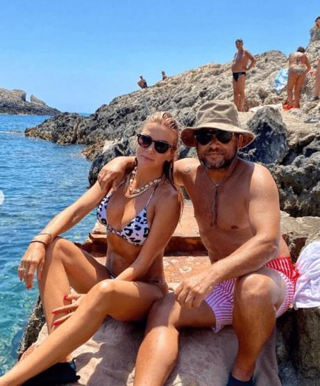 Ivana Sert pozlarıyla dikkat topladı