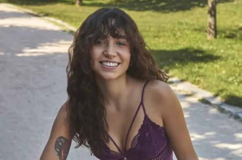 Zeynep Bastık leopar desenli bikinisiyle kasıp kavurdu
