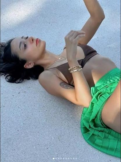 Zeynep Bastık leopar desenli bikinisiyle kasıp kavurdu