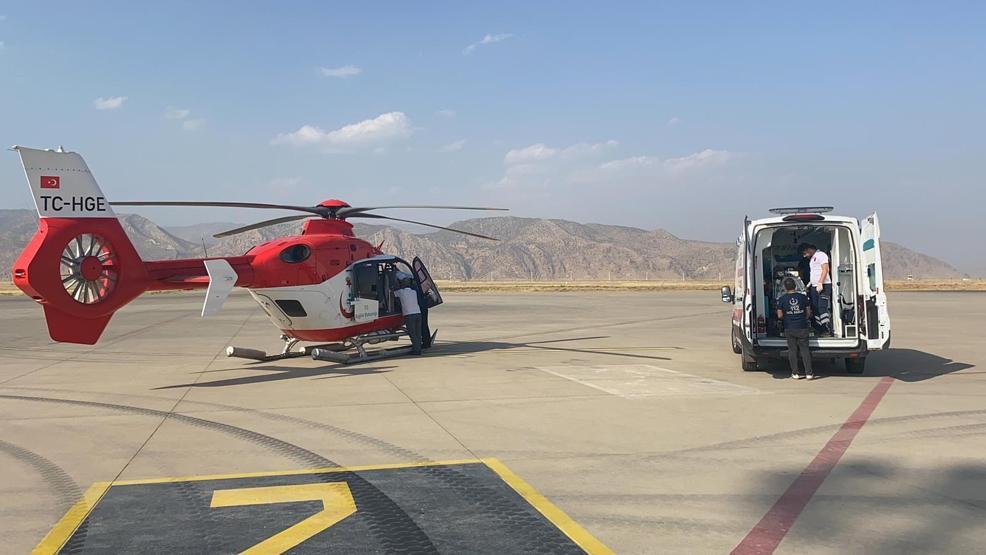 Ambulans helikopter prematüre bebek için havalandı