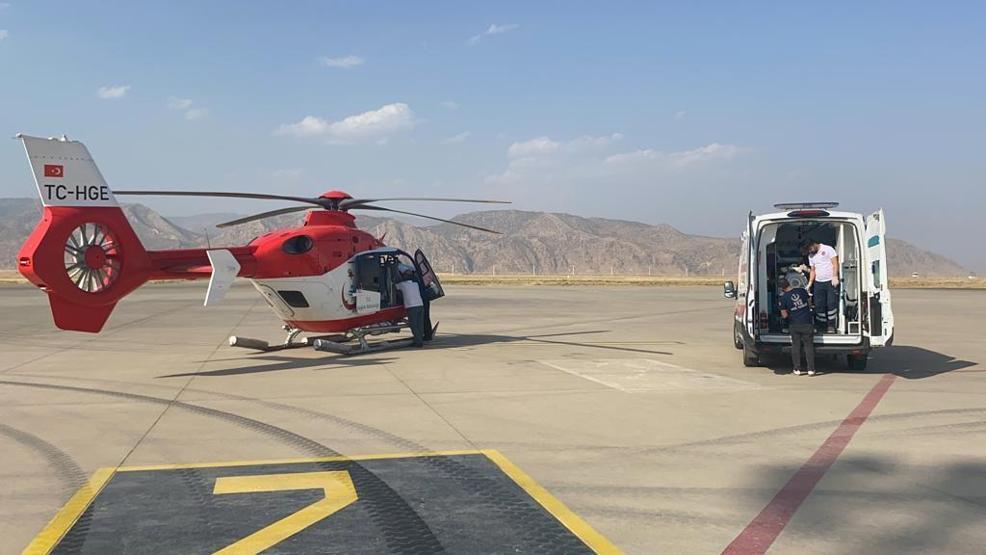 Ambulans helikopter prematüre bebek için havalandı