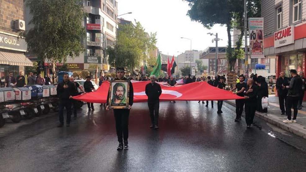 Karsta binlerce kişi Kerbela şehitleri için yürüdü