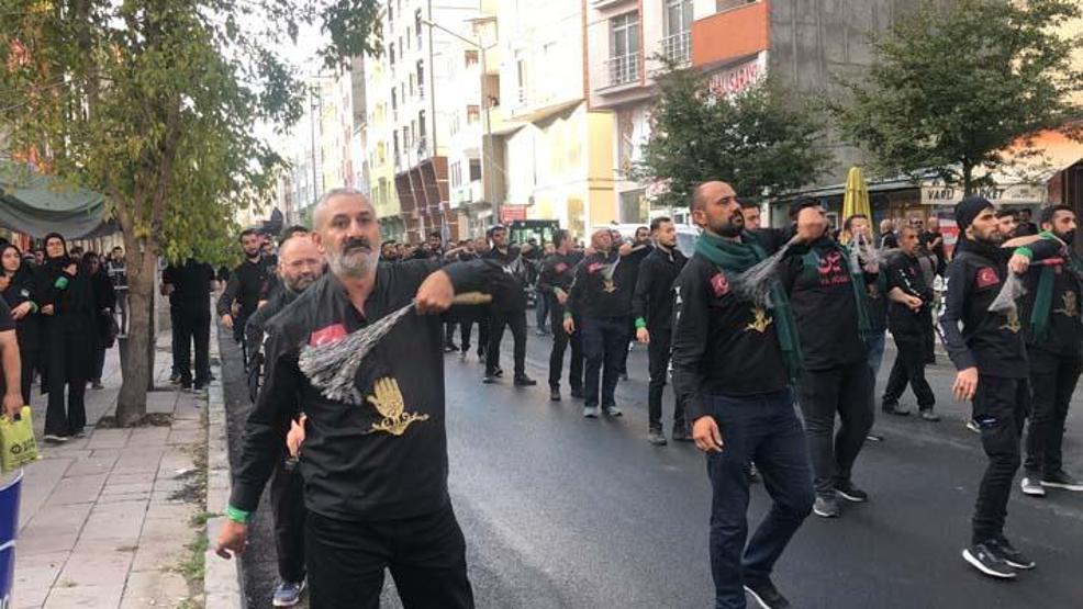 Karsta binlerce kişi Kerbela şehitleri için yürüdü