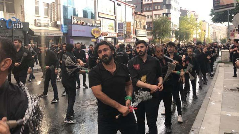 Karsta binlerce kişi Kerbela şehitleri için yürüdü
