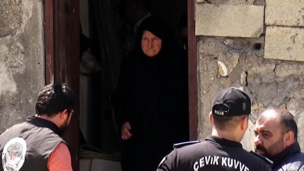Korkunç cinayet 25 yıl sonra aydınlandı Önce kocasını, sonra kızını öldürüp üst üste gömmüş