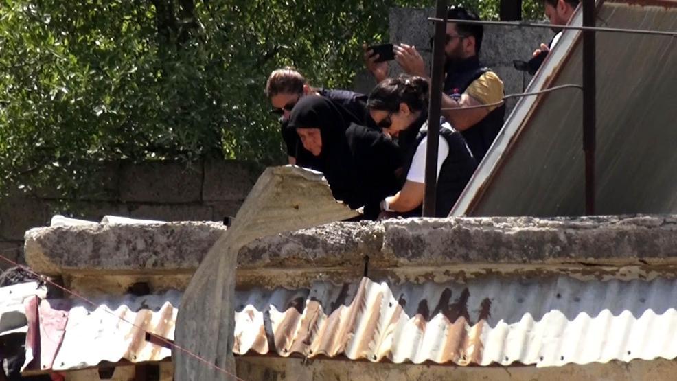 Korkunç cinayet 25 yıl sonra aydınlandı Önce kocasını, sonra kızını öldürüp üst üste gömmüş