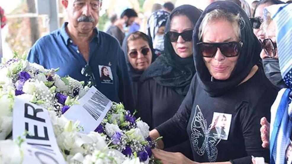 Emel Sayın kardeşi Fatma Tektaşa gözyaşlarıyla veda etti