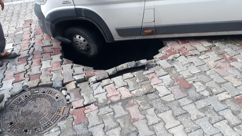 Bu sabah İstanbul: Alt geçitler suyla doldu, rögarlar taştı