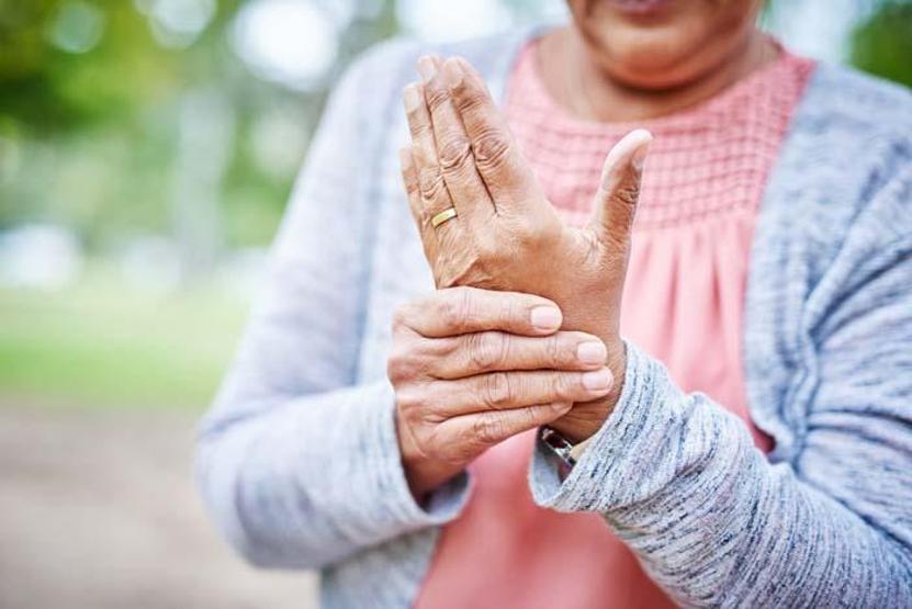 Yaşlılıkta D vitamini eksikliği kemik kırılganlığını artırıyor