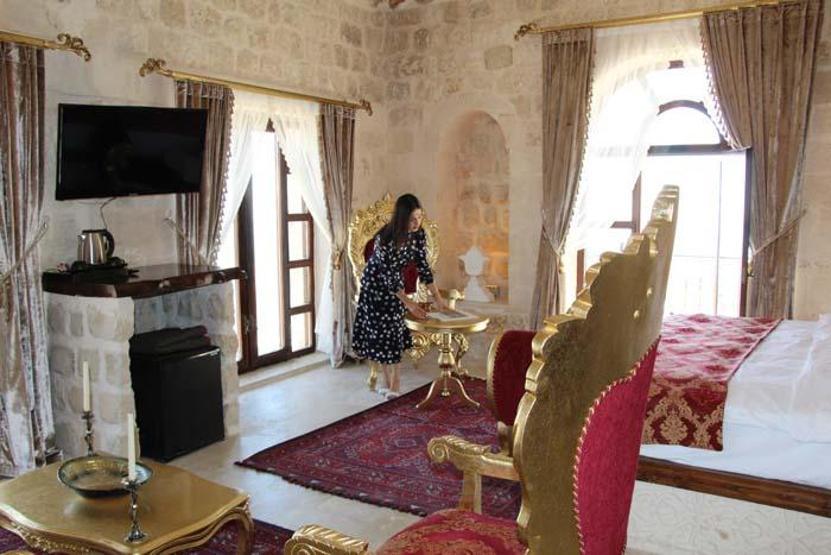 Turizmde kadının gücü: 800 yıllık harabeye dönmüş tarihi konağı otele çevirdi