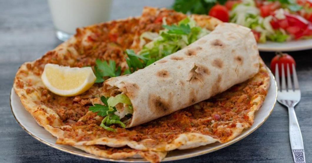 İstanbulda lahmacun fiyatı tartışması; Bağcılarda 15, Sultanahmette 40 lira