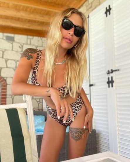 İrem Dericiden plajda şok hareket