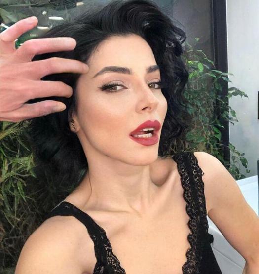 Merve Boluğur muhabirlere küstü