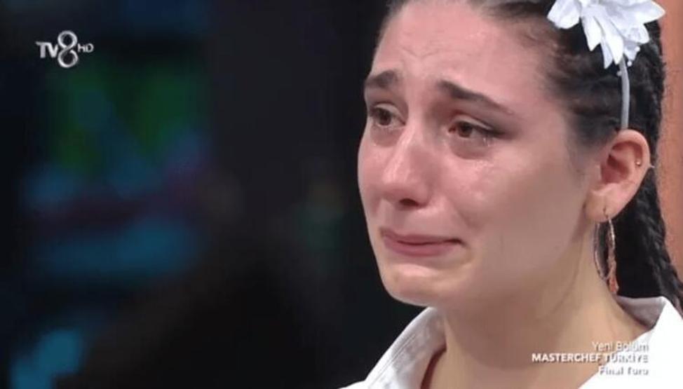 MasterChefe Ayşegülün gözyaşları damga vurdu