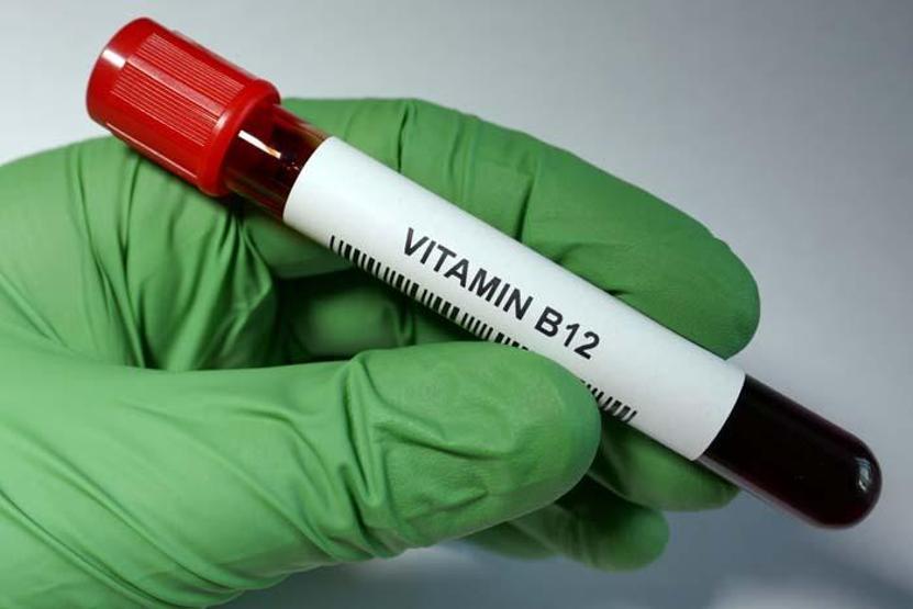 Ellerde ve ayaklarda oluşan bu hisse dikkat B12 vitamini seviyelerinin en dipte olduğunun işareti