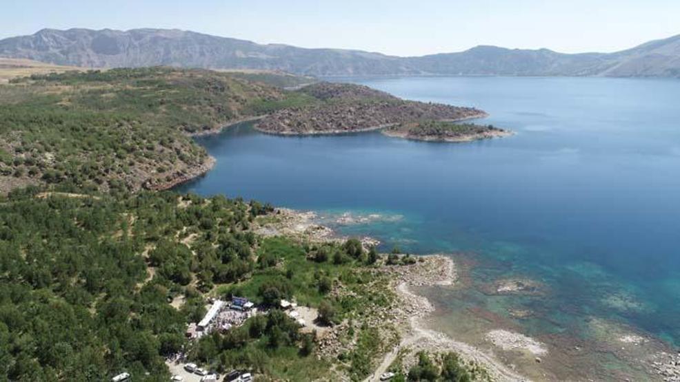‘Mükemmeliyet ödüllü’ Nemrut Kalderası ziyaretçi akınına uğruyor