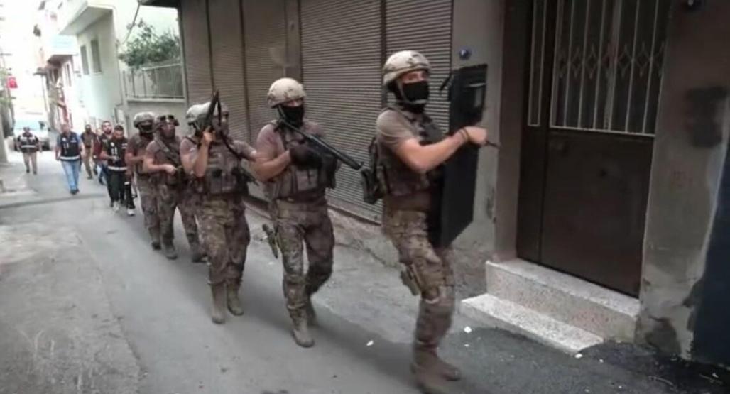 İzmirde eş zamanlı operasyon: Tefeci şebekesi çökertildi