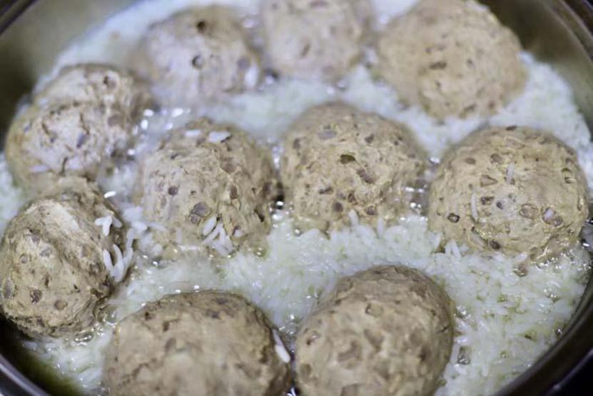 Paşa lezzeti “Abdigör köftesi” taş üstünde dövüldükten sonra sofraları süslüyor