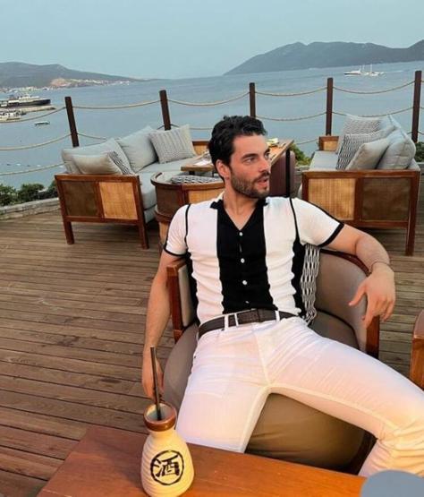 Akın Akınözü’nün partneri belli oldu