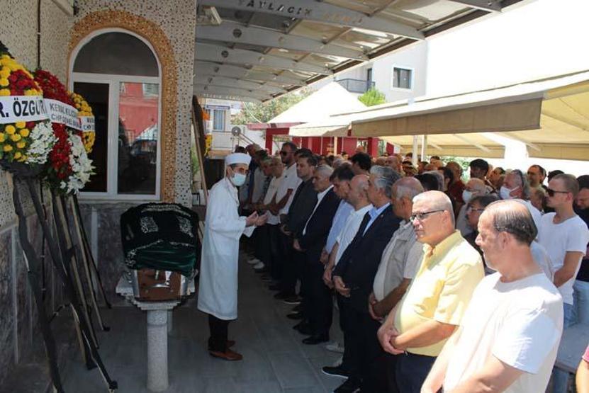 Yeşilçamın emektar oyuncusu Rıza Pekkutsal, son yolculuğuna uğurlandı