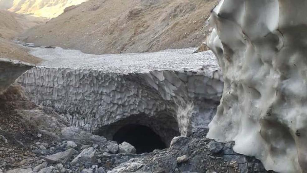 Bu kar 12 ay boyunca erimiyor Sasonda 600 metre uzunluğundaki kar tüneli görenleri şaşırtıyor