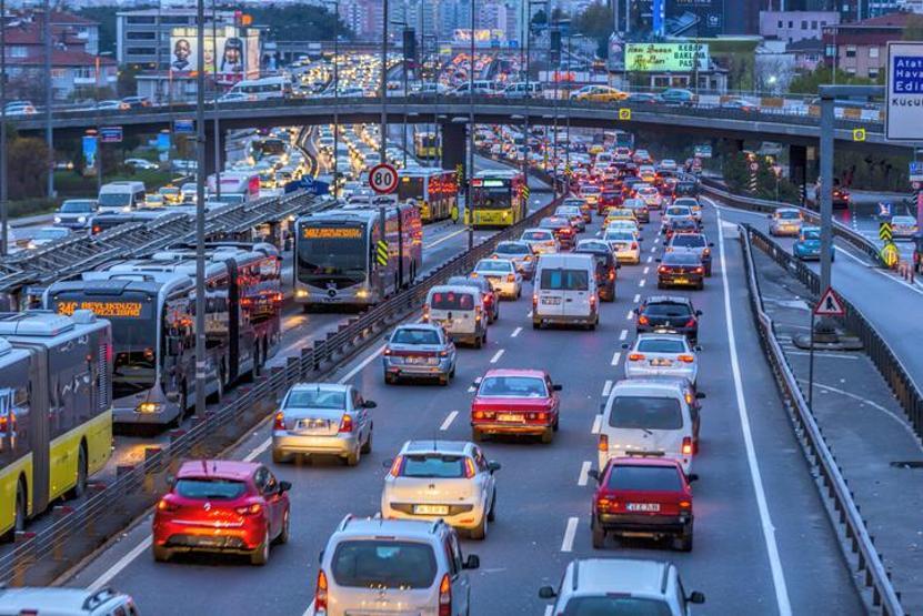 Trafikte yeni dönem Bunu yapmayan yola çıkamayacak....