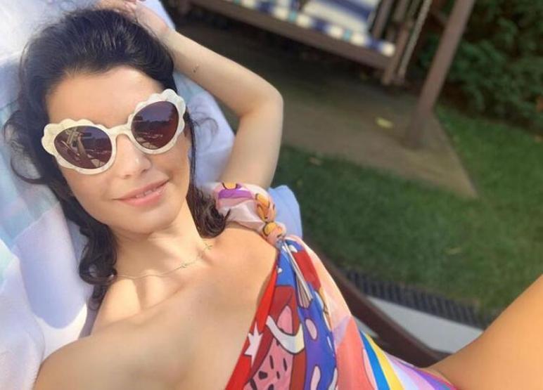 Beren Saatin o pozu hayranlarını korkuttu