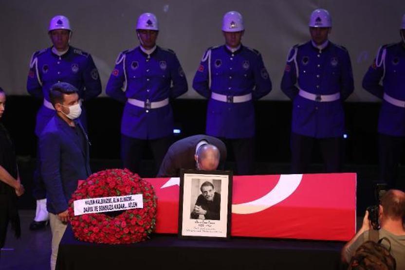 Civan Canovaya veda Usta oyuncu Civan Canova son yolculuğuna uğurlandı Cenazeye ünlü isimler akın etti