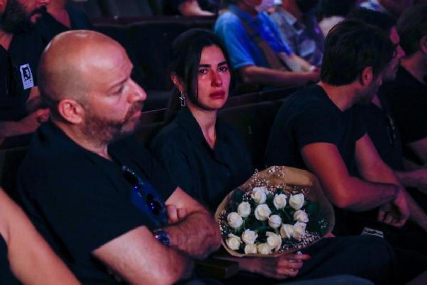 Civan Canovaya veda Usta oyuncu Civan Canova son yolculuğuna uğurlandı Cenazeye ünlü isimler akın etti