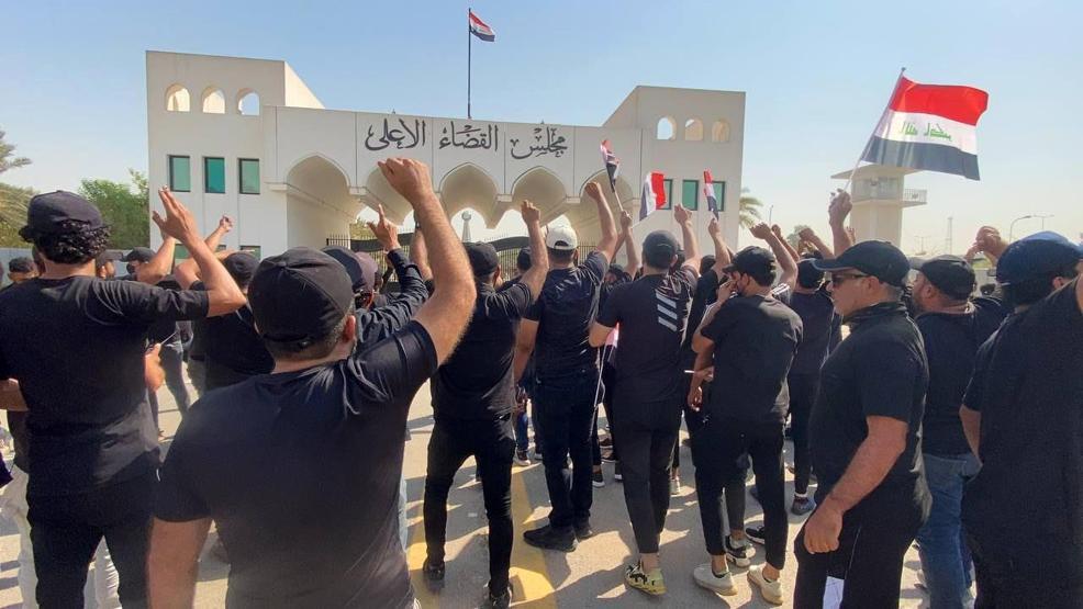 Irak’ta Sadr destekçilerinden yargı konseyi önünde protesto