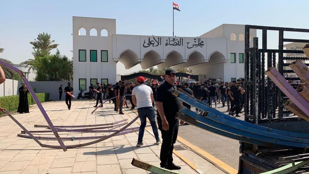 Irak’ta Sadr destekçilerinden yargı konseyi önünde protesto