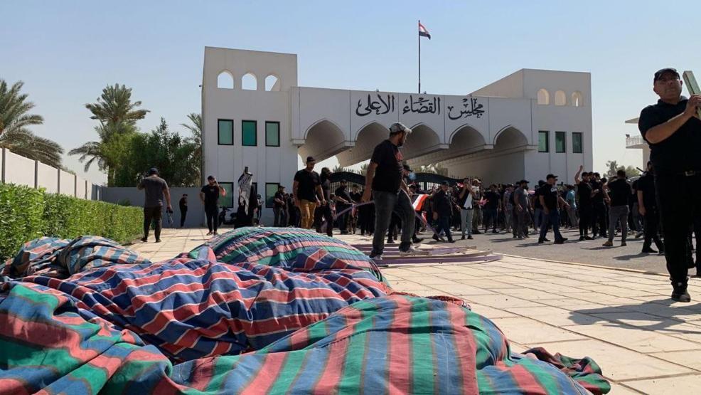 Irak’ta Sadr destekçilerinden yargı konseyi önünde protesto