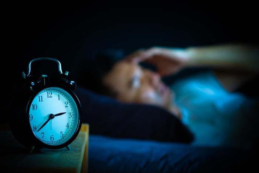 Her gece aynı saatte uyanıyorsanız bu hastalığın işareti olabilir Peki gece uyandığınızda ne yapmalısınız