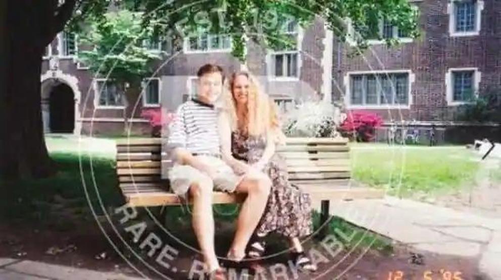 Eski sevgilisi, Elon Muskın fotoğraflarını açık artırmaya çıkardı