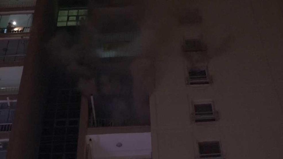 Bursada 23 katlı binadaki yangında, evlerini tahliye etmeyerek görüntü çektiler