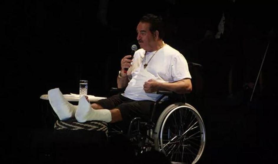 İbrahim Tatlıses kaza anını anlattı Tekerlekli sandalye ile sahneye çıkıp konser verdi