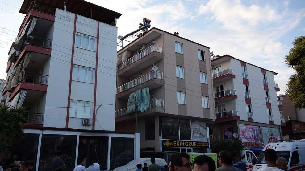 Cins köpekleri elinden alındı: Çatıda eylem yaptı