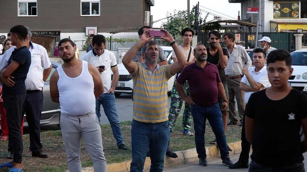 Cins köpekleri elinden alındı: Çatıda eylem yaptı