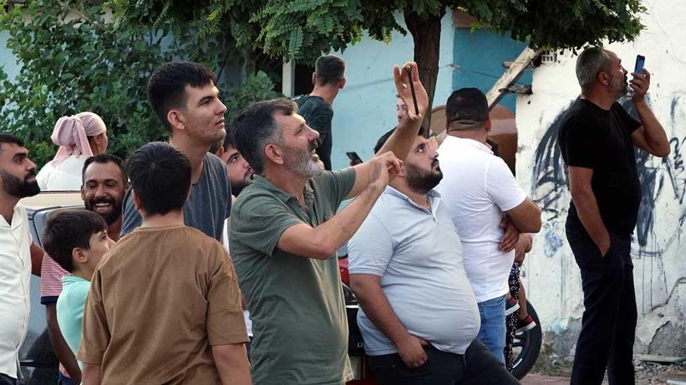 Cins köpekleri elinden alındı: Çatıda eylem yaptı